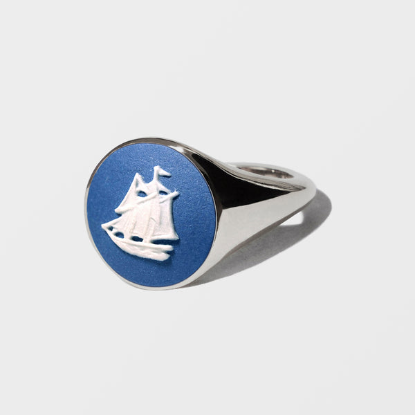 SILVER SIGNET RING SET WITH  VINTAGE CERAMIC SAILBOAT  CAMEO