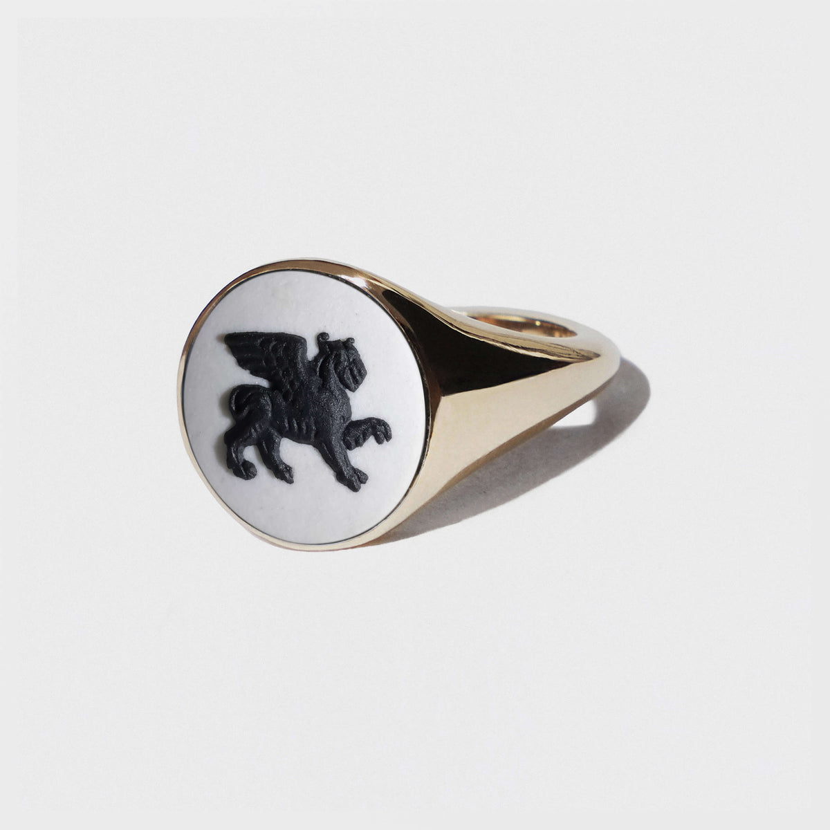 ROUND CAMEO RINGS