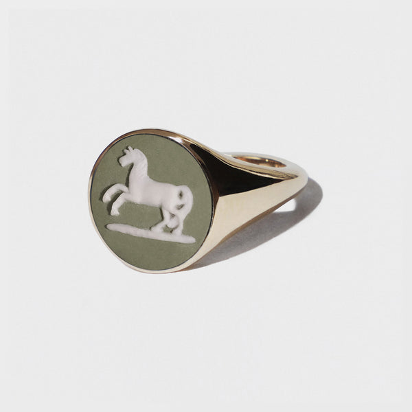 SEAGLASS/WHITE PRANCING HORSE VINTAGE CERAMIC CAMEO GOLD ROUND SIGNET RING