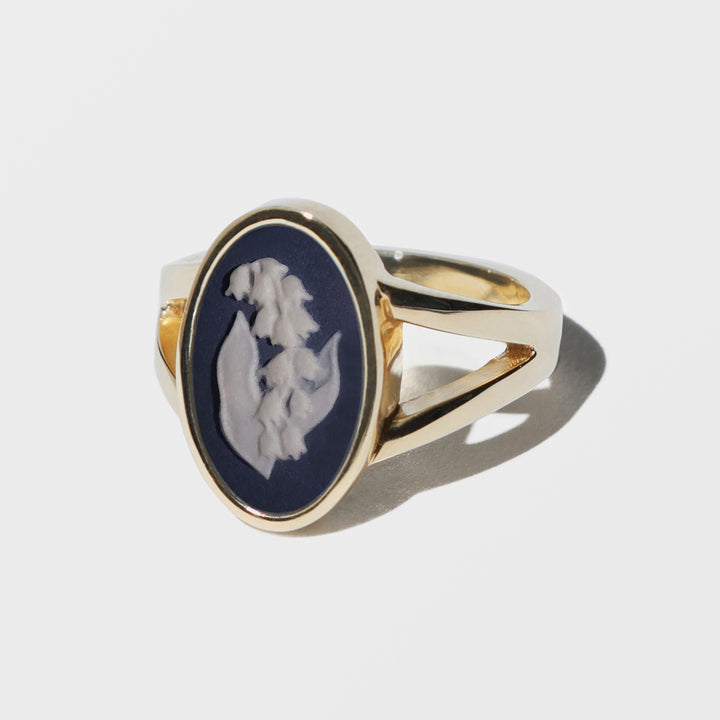 NAVY/WHITE BLUEBELL VINTAGE CERAMIC CAMEO GOLD SPLIT RING