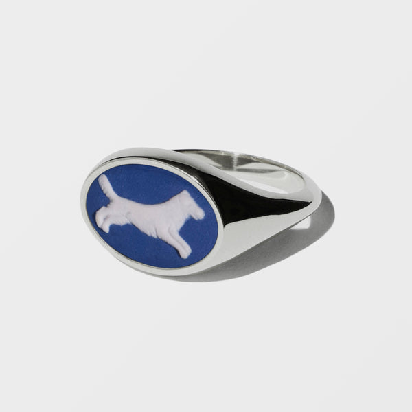 BLUE/WHITE LEAPING  DOG VINTAGE CERAMIC CAMEO SILVER OVAL SIGNET RING