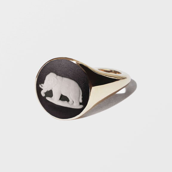 BLACK/WHITE ELEPHANT VINTAGE CERAMIC CAMEO GOLD ROUND SIGNET RING – Ferian