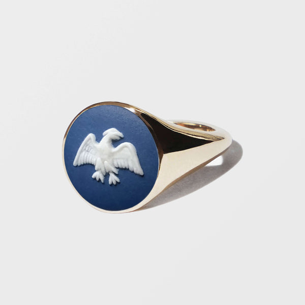 PORTLAND BLUE/WHITE  EAGLE VINTAGE CERAMIC CAMEO GOLD ROUND SIGNET RING