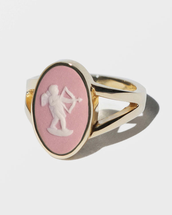 PINK/WHITE  CUPID VINTAGE CERAMC CAMEO GOLD SPLIT RING