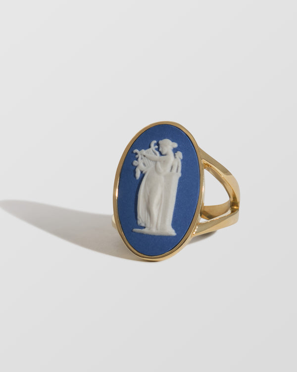 LARGE PORTLAND /WHITE EUTERPE MUSE VINTAGE CERAMC CAMEO GOLD SPLIT RING