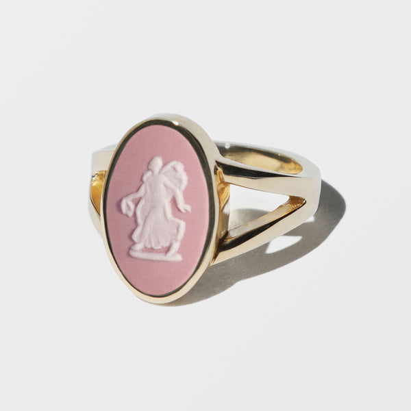 PINK/WHITE FAIRY VINTAGE CERAMIC CAMEO GOLD SPLIT RING