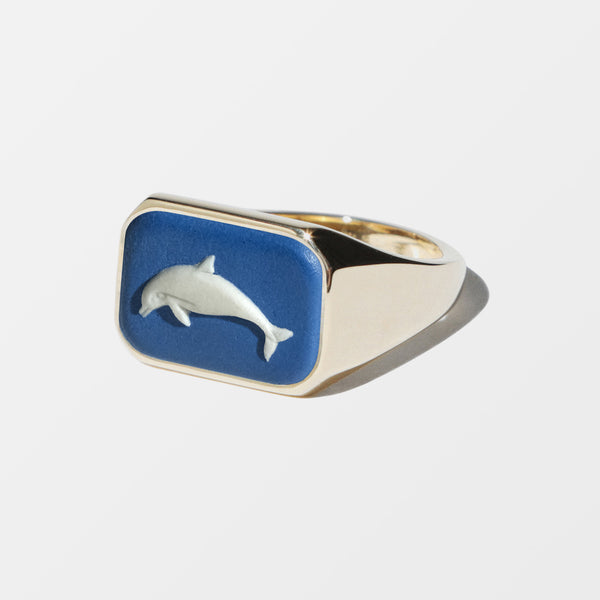 PORTLAND BLUE DOLPHIN VINTAGE CERAMIC CAMEO GOLD RECTANGULAR SIGNET RING