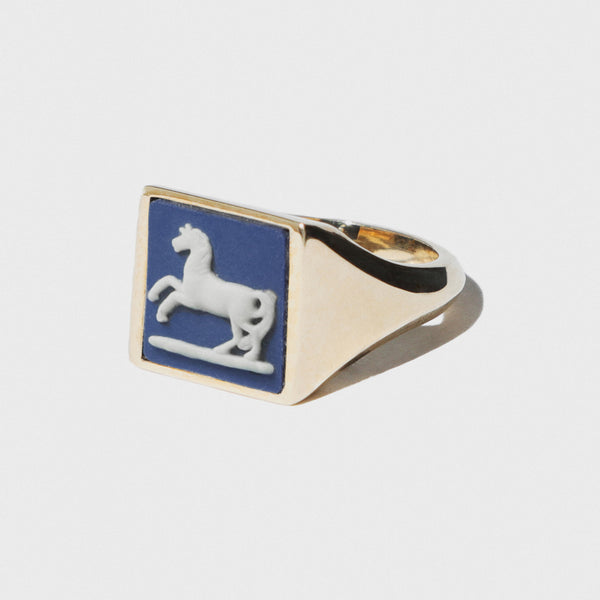 PORTLAND BLUE PRANCING HORSE VINTAGE CERAMIC CAMEO GOLD SQUARE SIGNET RING