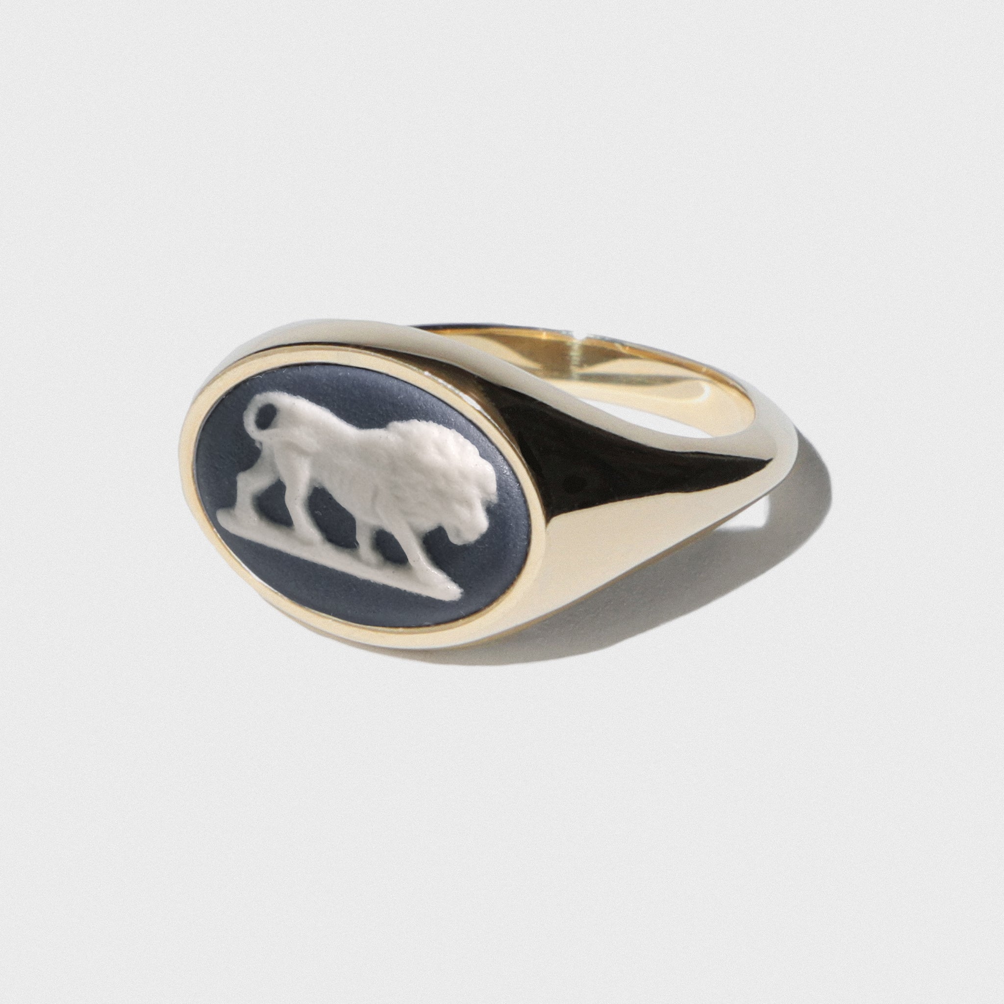 NAVY/WHITE LION VINTAGE CERAMIC CAMEO GOLD OVAL SIGNET RING – Ferian